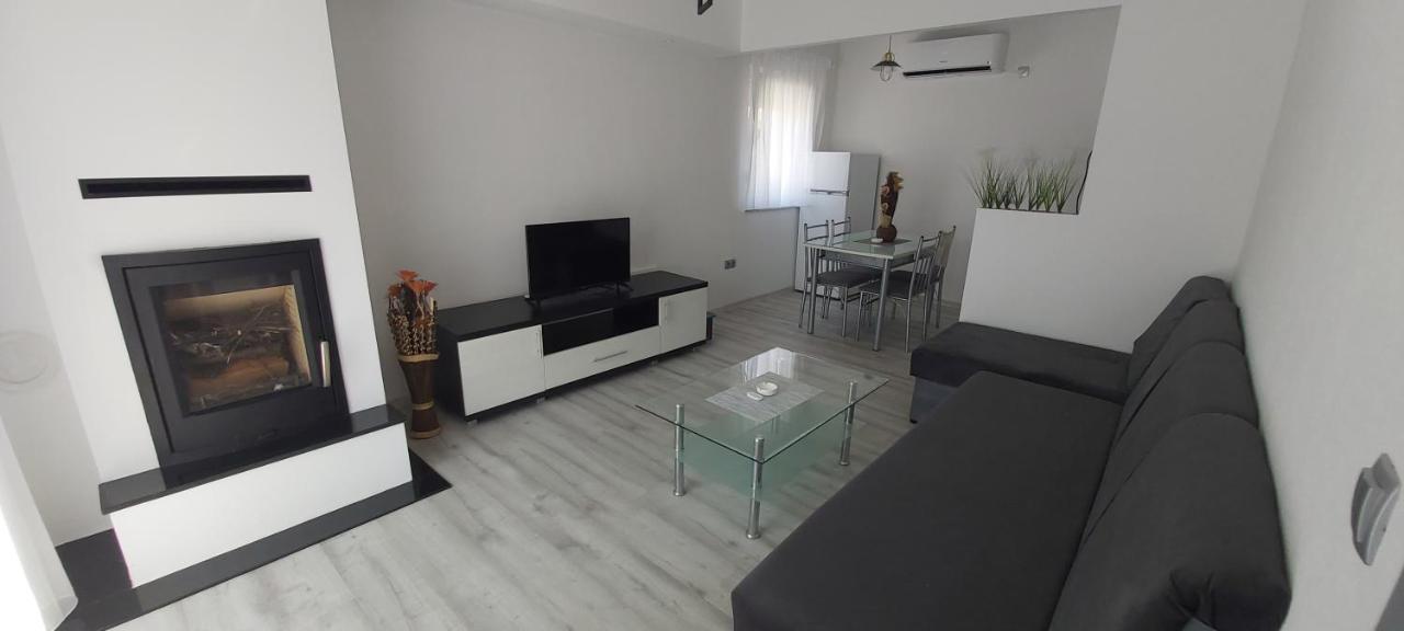 Villa Urban House M & M à Mostar Extérieur photo