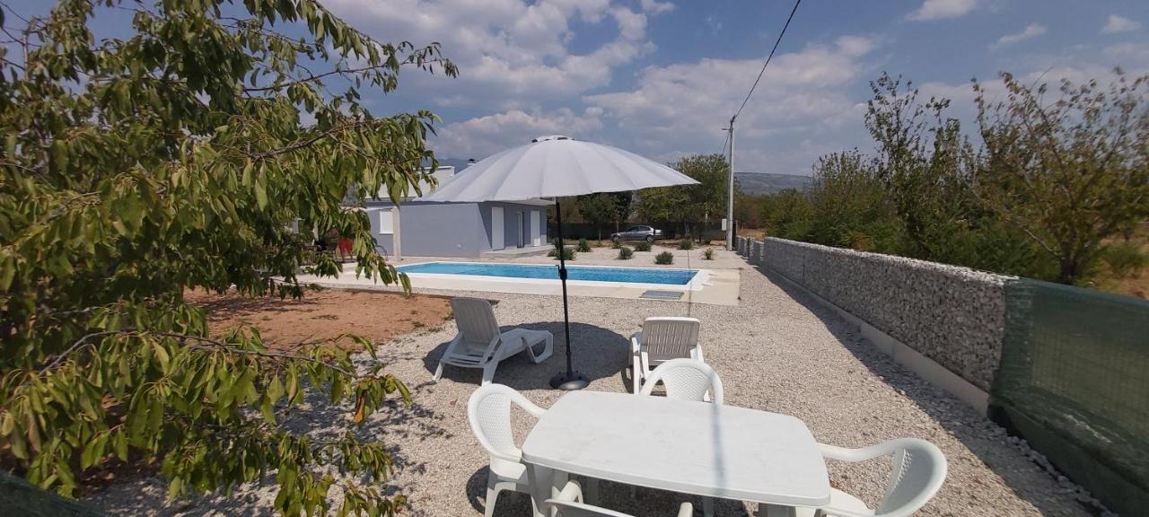 Villa Urban House M & M à Mostar Extérieur photo